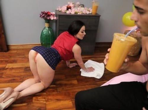 Qua nhà chơi lén đụ luôn mẹ kế của bạn